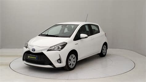 Toyota Yaris 5 porte su strada