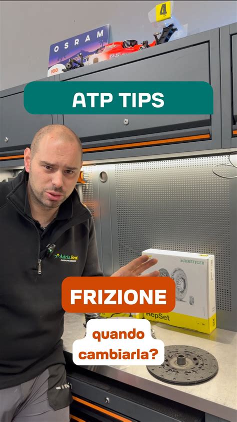 Rappresentazione di una frizione usurata e una nuova