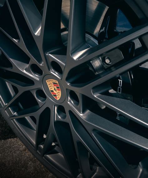 Porsche Macan con cerchi da 21 pollici
