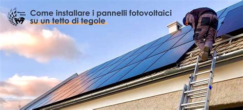 Pannelli fotovoltaici installati su un tetto