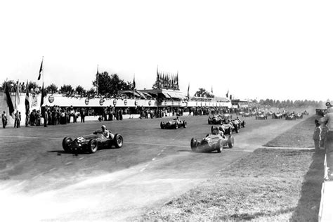 Nino Farina vince la prima gara di Formula 1 a Silverstone