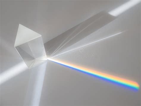 Immagine artistica di un raggio di luce che attraversa un mezzo rallentato