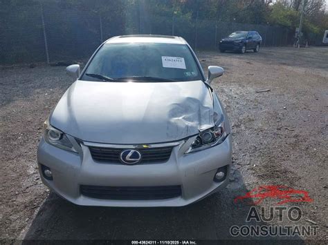 Frontale Lexus CT 200h con mascherina a clessidra