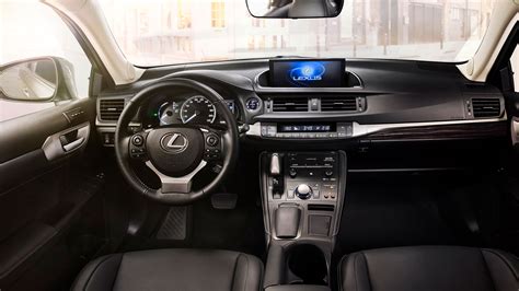 Interni Lexus CT 200h con schermo infotainment