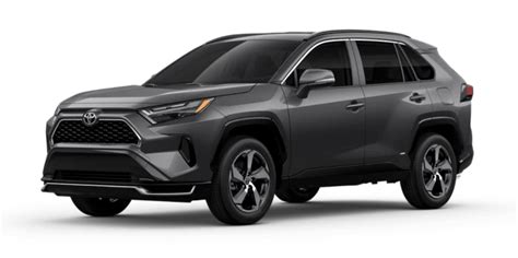 Toyota RAV4 Plug-In Hybrid su una strada sterrata