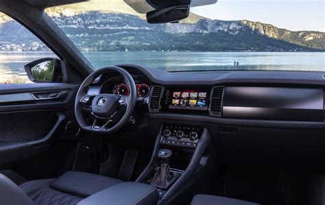 Interni della Skoda Kodiaq che mostrano il layout intuitivo