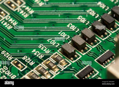 Circuito stampato di una scheda elettronica con componenti saldati
