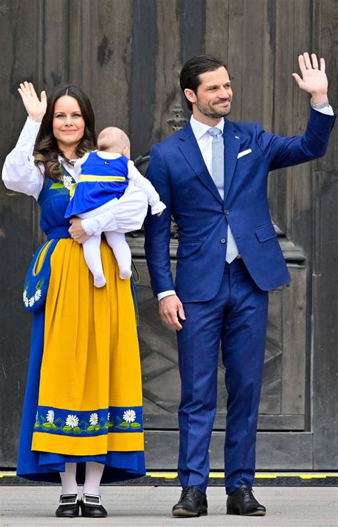 Principe Carlo Filippo di Svezia e Sofia Hellqvist con una Volvo XC90 in sottofondo