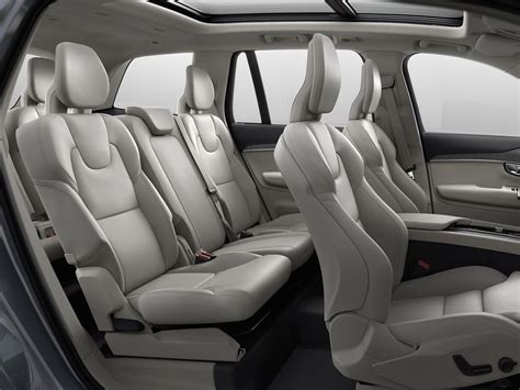 Interni lussuosi della Volvo XC90 con impianto audio Bower&Wilkins