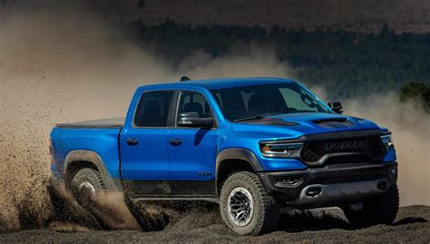 Dodge Ram 1500 su strada sterrata