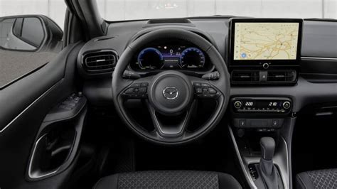 Comfort interno Mazda 2 Hybrid