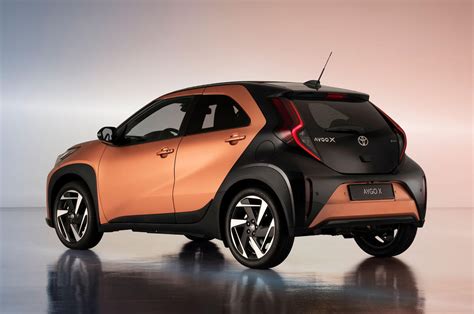 Dettaglio fari anteriori Toyota Aygo X