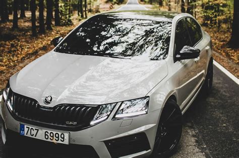 Skoda Octavia in un paesaggio innevato