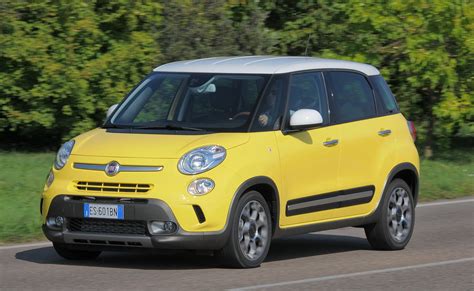 Fiat 500L Trekking in manovra di parcheggio