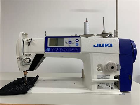 Linea di macchine da cucire industriali Juki