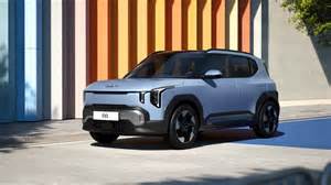 Kia EV2 in un contesto urbano