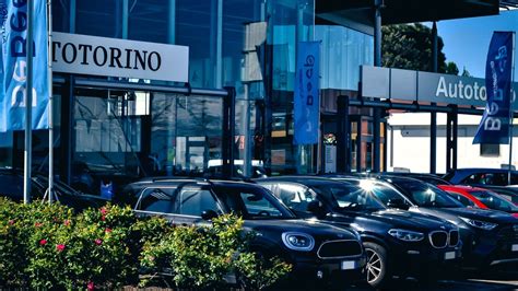 Vetrina di auto usate Autotorino
