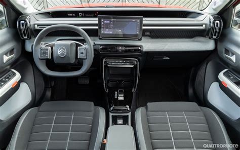 Interni della Citroën C3 Ibrida