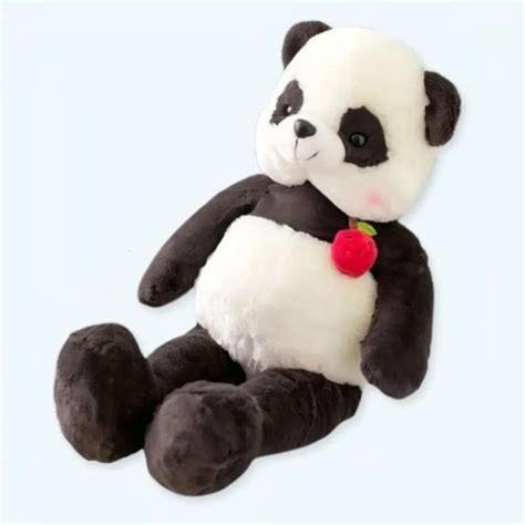 foto di un peluche gigante di panda in un ambiente domestico