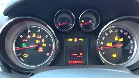 Cruscotto Opel Mokka X con spie accese