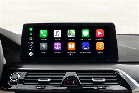 Schermo infotainment BMW con Apple CarPlay