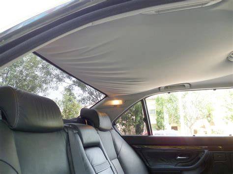 Interno auto con cielo scollato