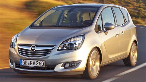Opel Meriva B in un contesto urbano