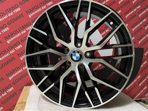 Cerchi in lega da 18 pollici montati su una BMW E46