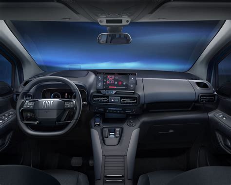 Interni del Fiat Doblò con allestimento F-Style e sedili rivestiti