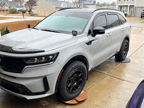 Kia Sorento in ambiente off-road leggero