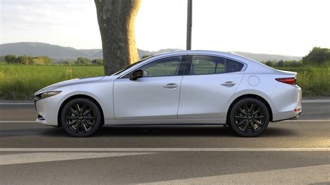 Disegno schematico delle dimensioni esterne della Mazda 3 5 Porte con quote