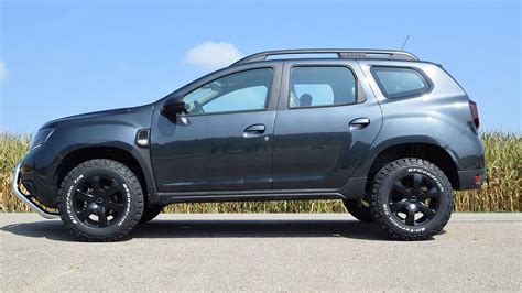 Dacia Duster in ambiente off-road leggero