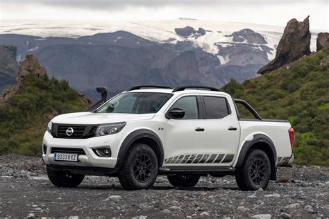 Nissan Navara Off-Roader AT32 in azione