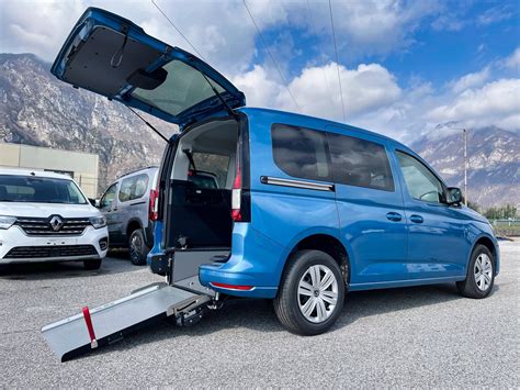 Panoramica di diversi allestimenti auto per disabili: pianale ribassato, sollevatore e ausili alla guida