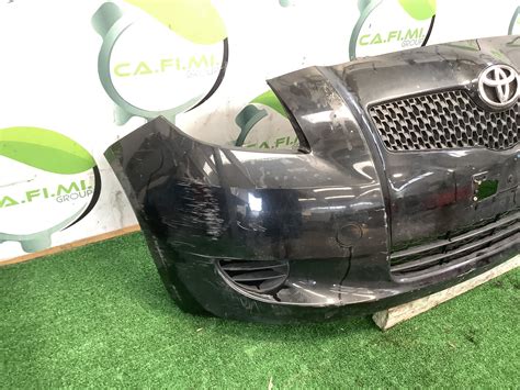 Toyota Yaris paraurti danneggiato