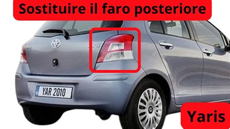 Toyota Yaris Verso posteriore con luci targa accese