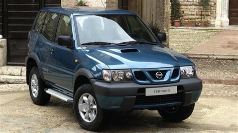 Nissan Terrano laterale