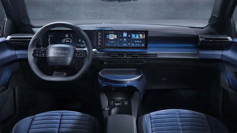 Interni Lancia Ypsilon con tavolino S.A.L.A.