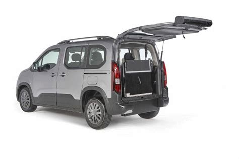Fiat Doblò con pianale ribassato e rampa aperta