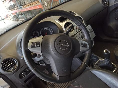 dettaglio comandi volante opel