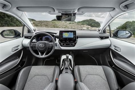 Interni Toyota Corolla Hybrid Lounge