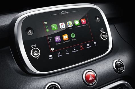 Interni Fiat 500X con display UConnect