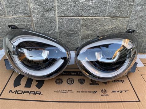 Dettaglio fari anteriori Fiat 500X