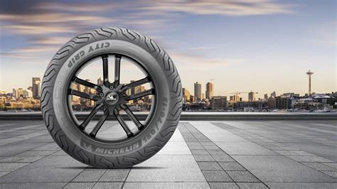 Immagine del pneumatico MICHELIN City Grip 2 in ambiente urbano