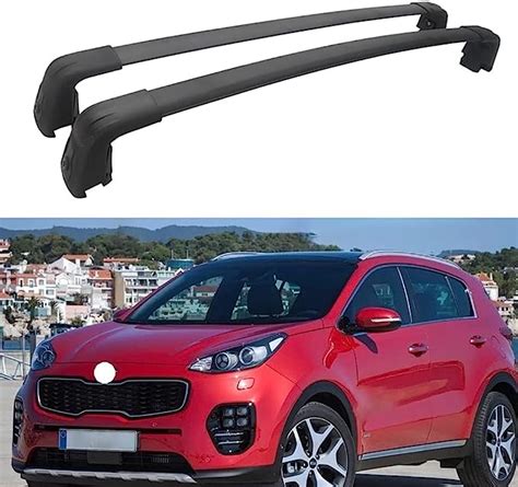 KIA Sportage con barre portatutto in acciaio montate sul tetto
