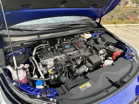 Illustrazione dell'area del vano motore lato passeggero di una Toyota Corolla Verso