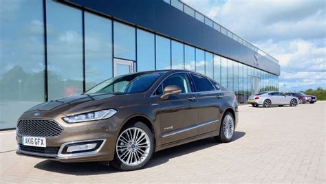 Ford Mondeo Vignale Ibrida laterale