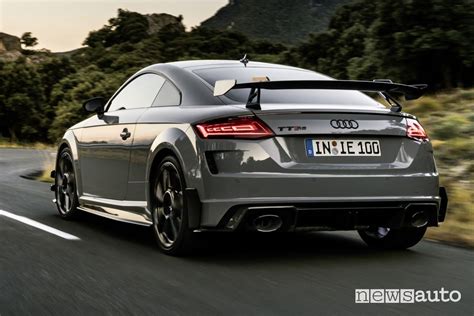 Audi TT TDI Quattro in azione su strada tortuosa