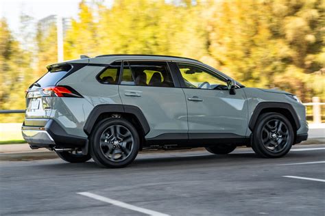 Toyota RAV4 Hybrid vista anteriore