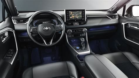 Interni Toyota RAV4 Hybrid con cruscotto